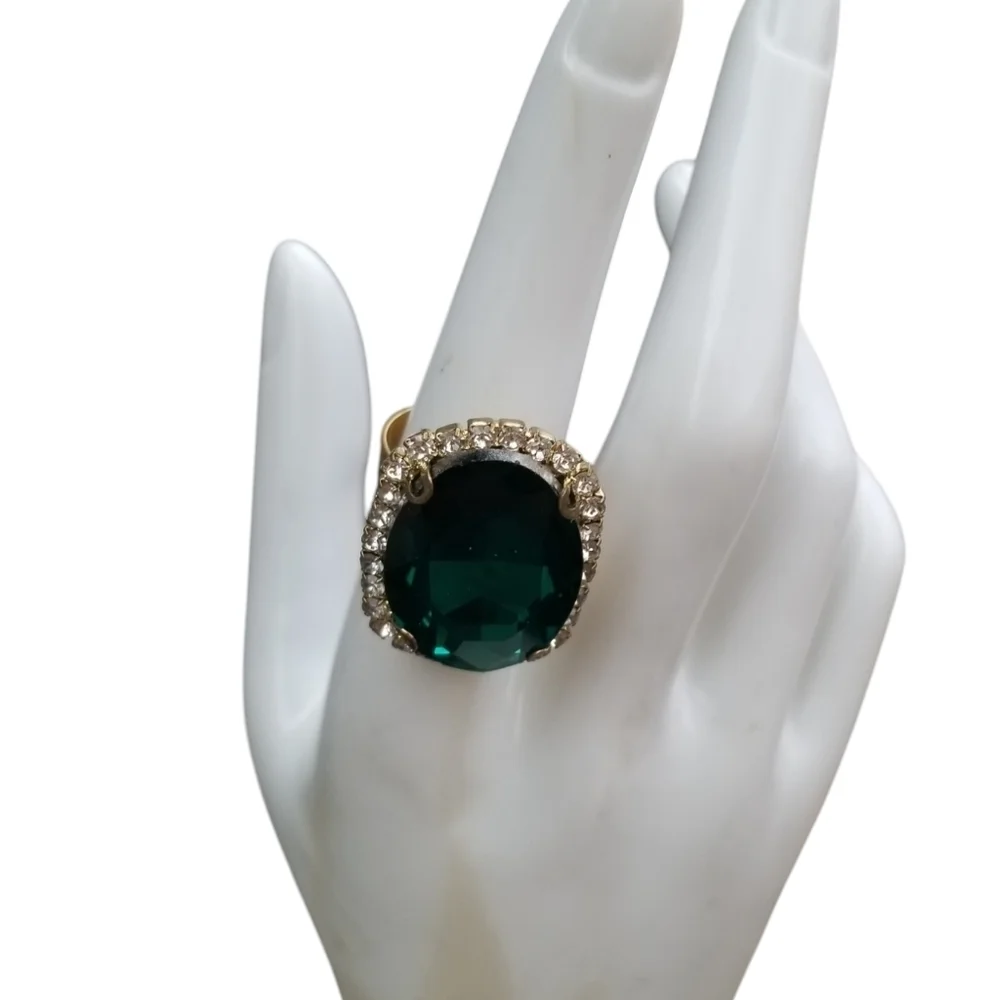 VINTAGE GOLDTONE EMERALD GREEN RHINESTONE & WHITE RHINESTONE ADJUSTABLE RING